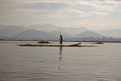 Myanmar, lake Inle, fisher and floating islands